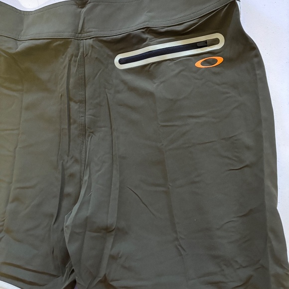 New mens Oakley board shorts various sizes, Army Green - Picture 5 of 5
